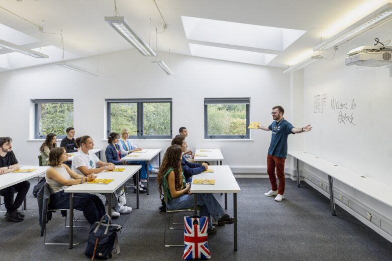 Jak Polacy radzą sobie z angielskim? Najnowszy raport EF pokazuje duże różnice między regionami i pokoleniami