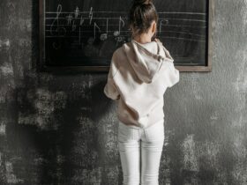 fundacja-rowna-pomoc-w-edukacji-mathwise-uruchamia-ogolnopolski-program-bezplatnego-dostepu-do-kursow-dla-uczniow-zagrozonych-wykluczeniem-edukacyjnym