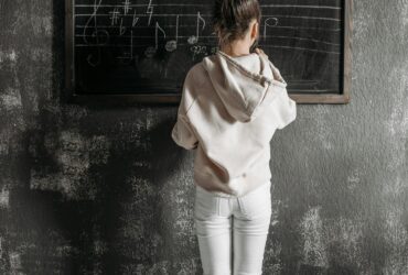 fundacja-rowna-pomoc-w-edukacji-mathwise-uruchamia-ogolnopolski-program-bezplatnego-dostepu-do-kursow-dla-uczniow-zagrozonych-wykluczeniem-edukacyjnym