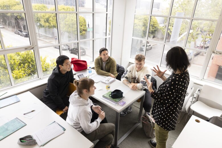 Angielski w Polsce. Raport EF pokazuje, kto radzi sobie najlepiej, a kto wciąż nadrabia
