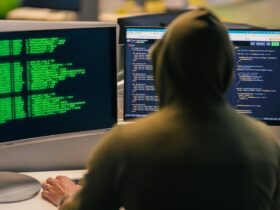https://fakteo.pl/falszywy-glos-prawdziwe-straty-nowa-era-cyberatakow/