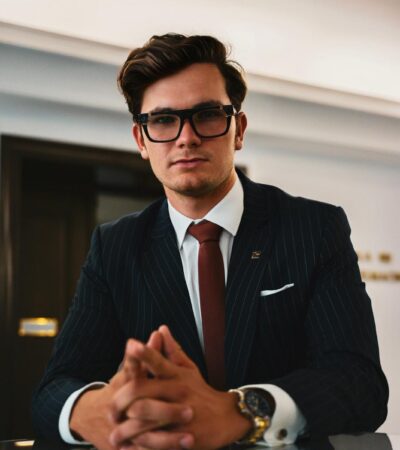 19 lat i miliard wyświetleń. Julian Heller zbudował firmę szybciej niż większość zaczyna studia