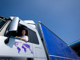 Transport międzynarodowy towarów – co wpływa na koszt i czas dostawy?