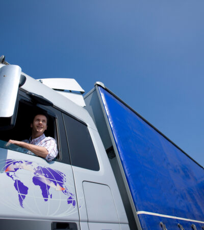 Transport międzynarodowy towarów – co wpływa na koszt i czas dostawy?