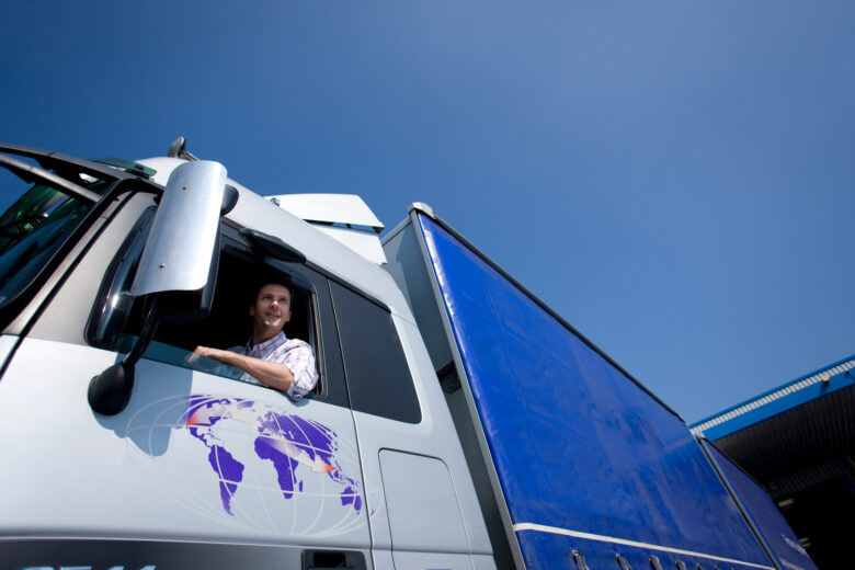 Transport międzynarodowy towarów – co wpływa na koszt i czas dostawy?