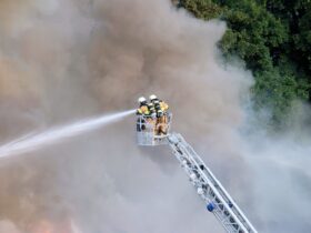 Pożar zaczyna się długo przed pierwszym płomieniem. Jak przygotować obiekt, zanim kryzys sprawdzi jego odporność?