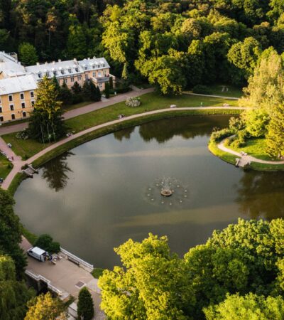 Odpoczynek bez wyjazdu za granicę - dlaczego polskie uzdrowiska wracają do łask?