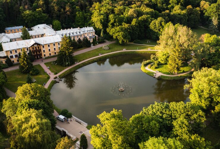 Odpoczynek bez wyjazdu za granicę - dlaczego polskie uzdrowiska wracają do łask?